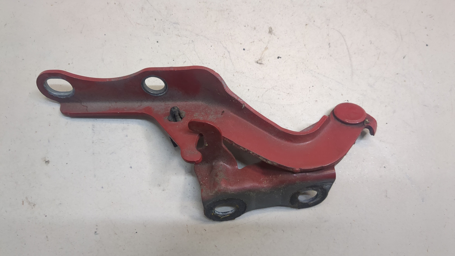 Петля капота правая