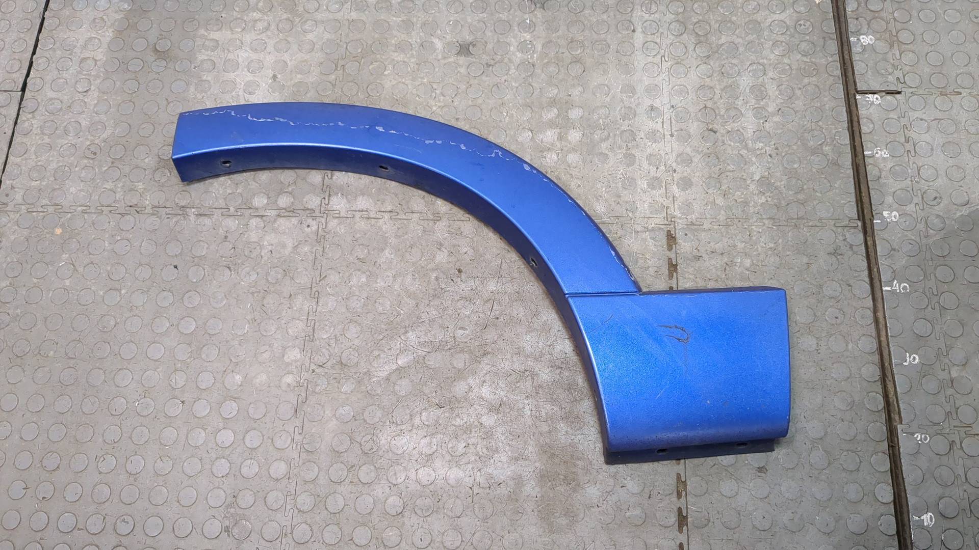 Накладка заднего крыла левого