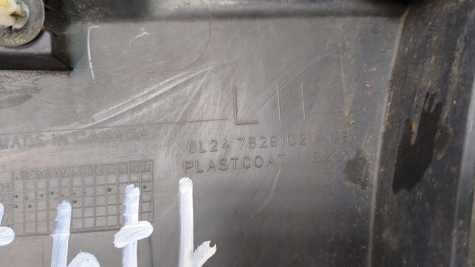 Накладка заднего крыла левого