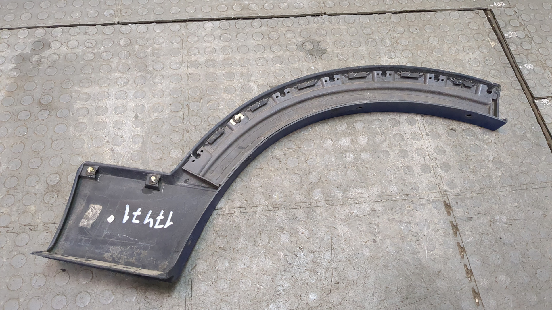 Накладка заднего крыла левого