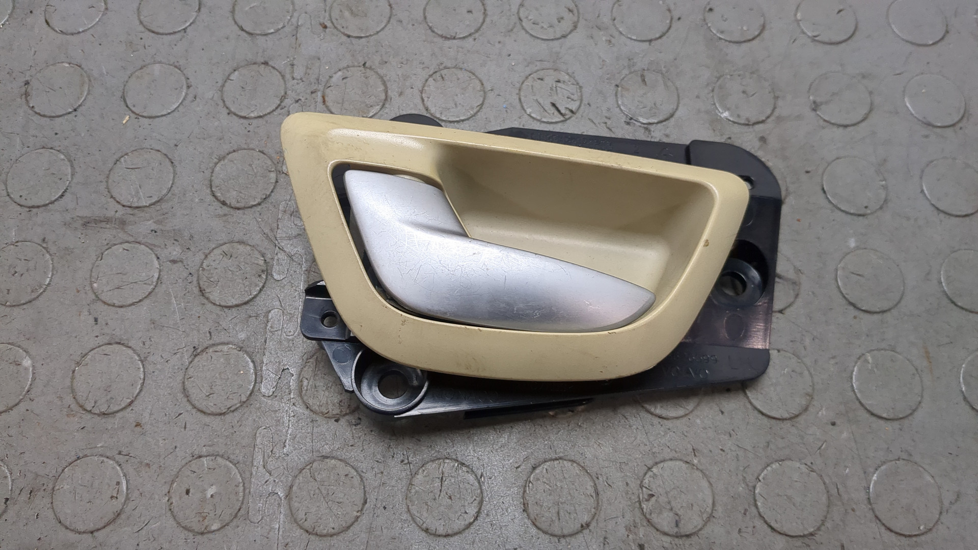 Ручка двери передней внутренняя левая