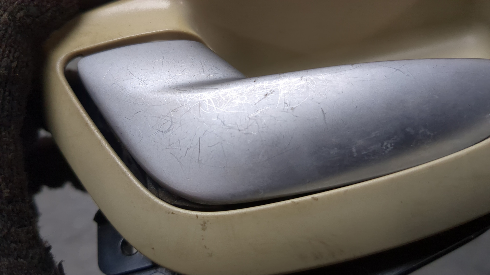 Ручка двери передней внутренняя левая