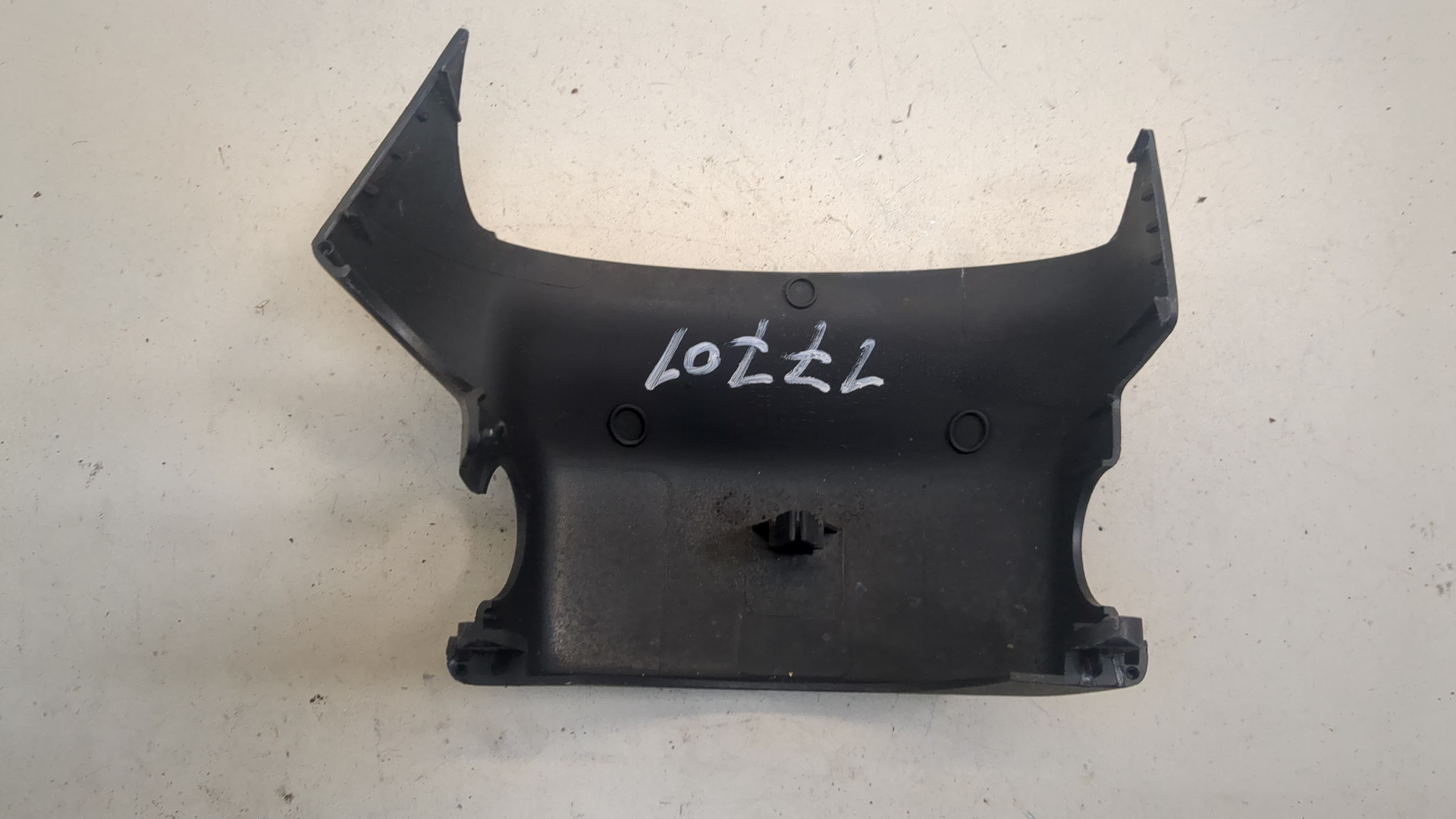 Кожух рулевой колонки