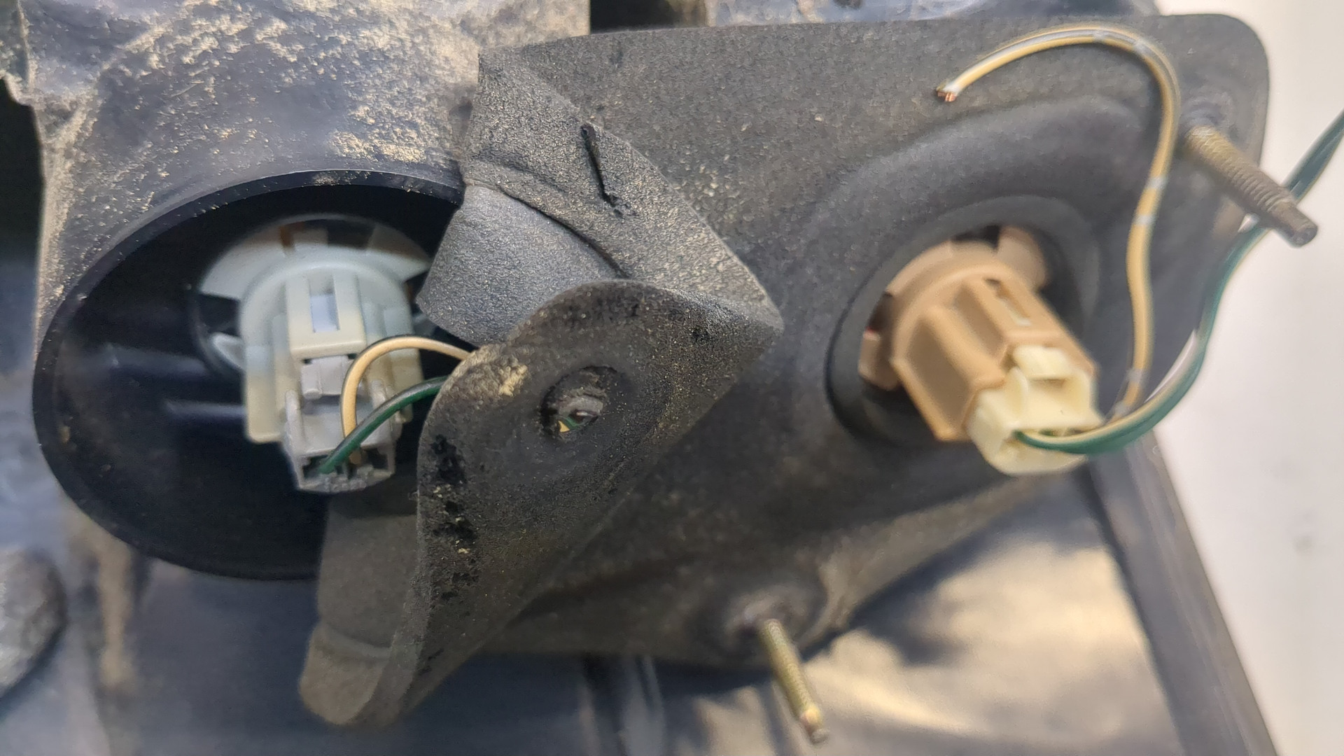 Фонарь задний левый