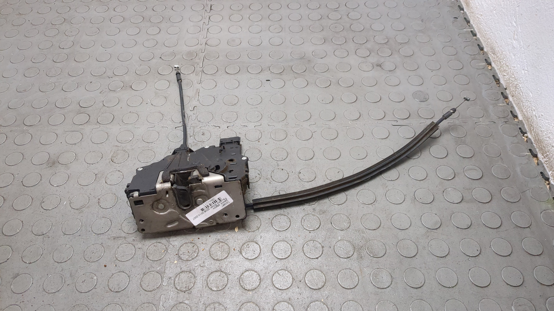 Замок двери задней правой