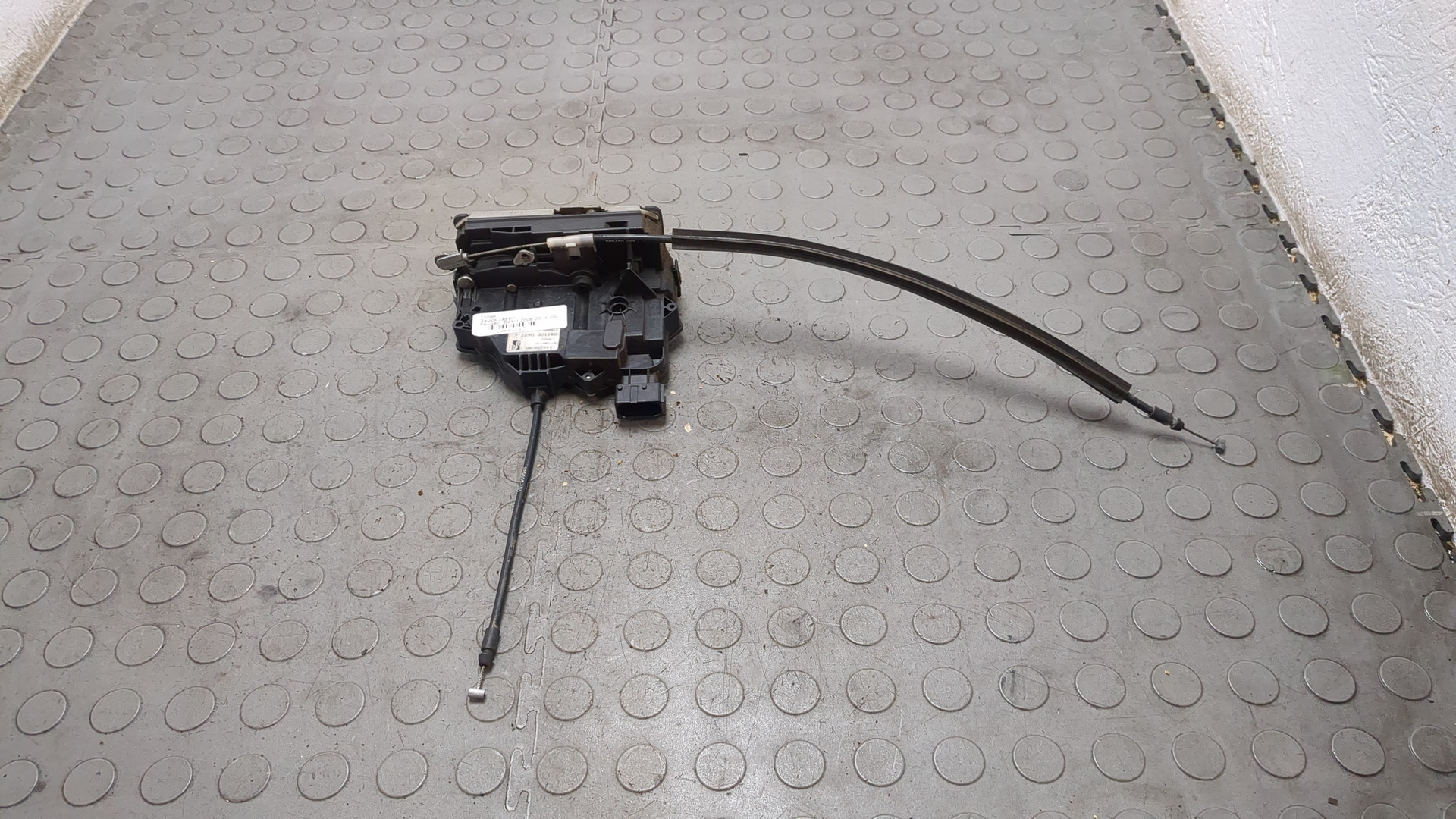 Замок двери задней правой