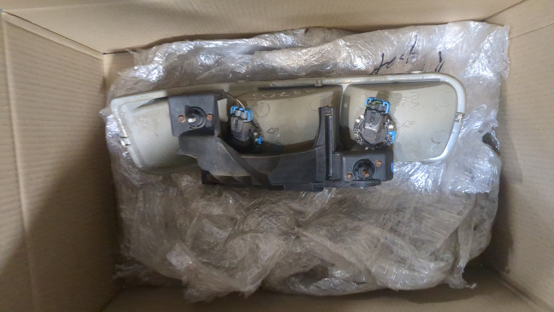 Фара правая