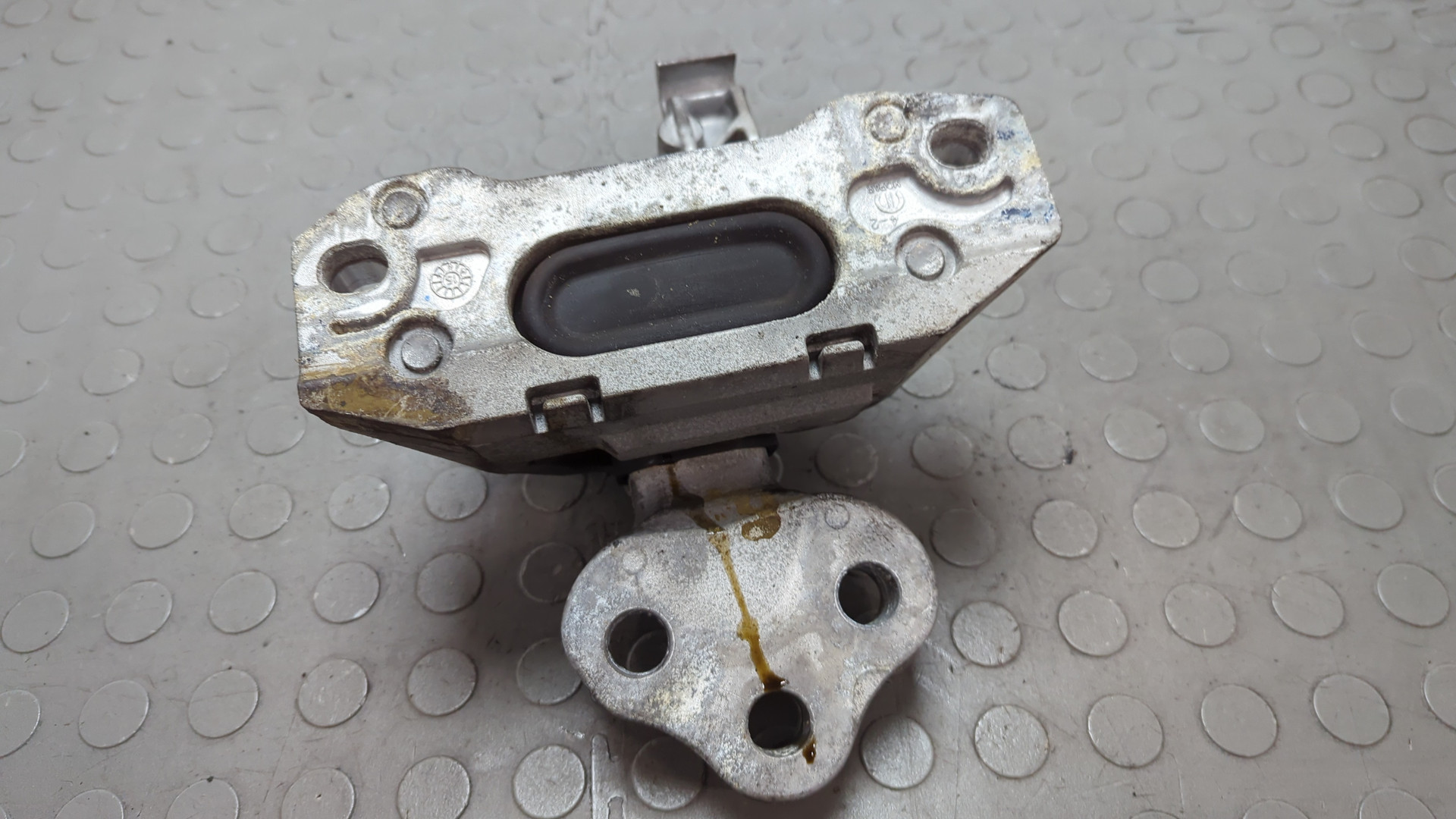 Опора двигателя