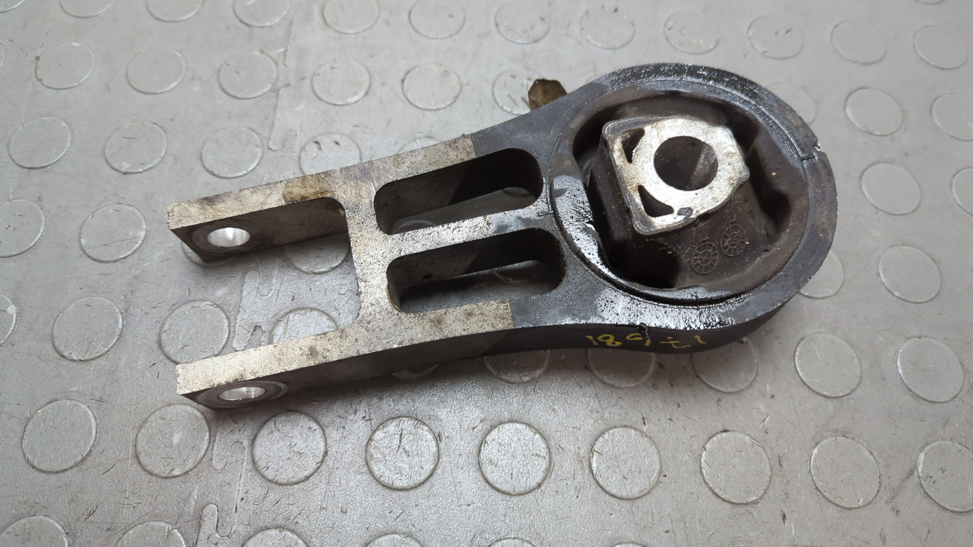 Опора двигателя