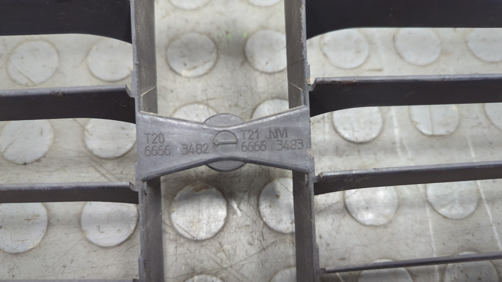 Жалюзи (воздуховод) бампера переднего