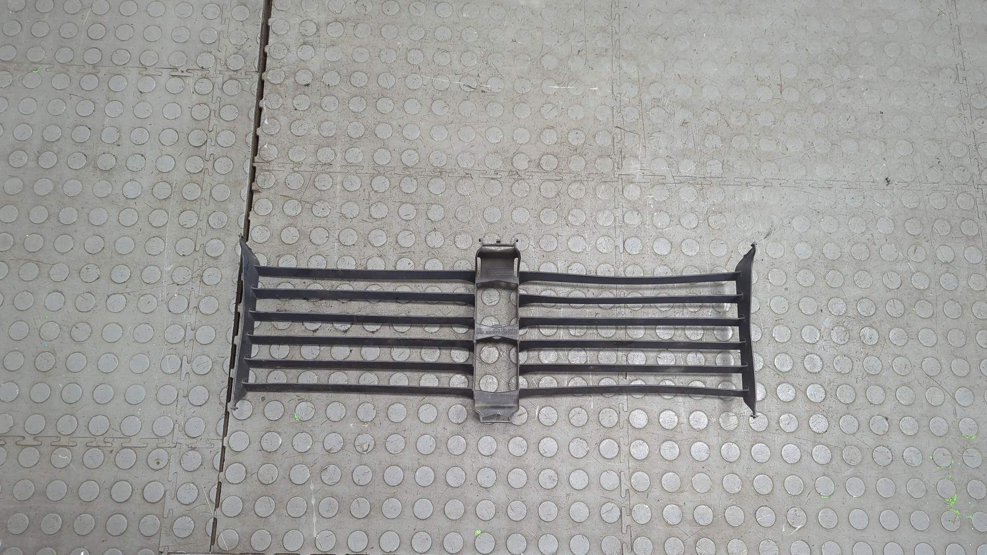 Жалюзи (воздуховод) бампера переднего