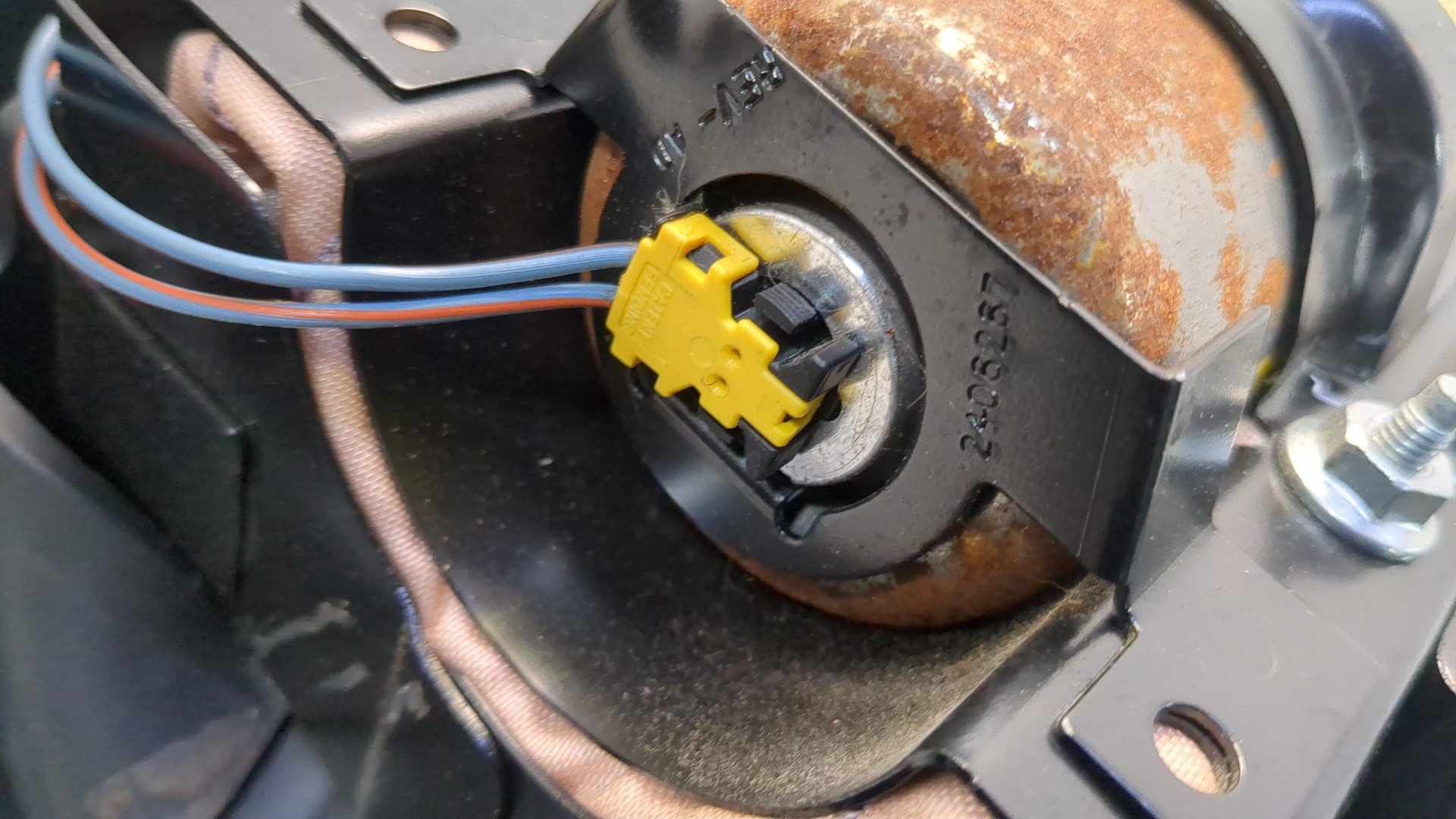 Подушка безопасности пассажирская (в торпедо)