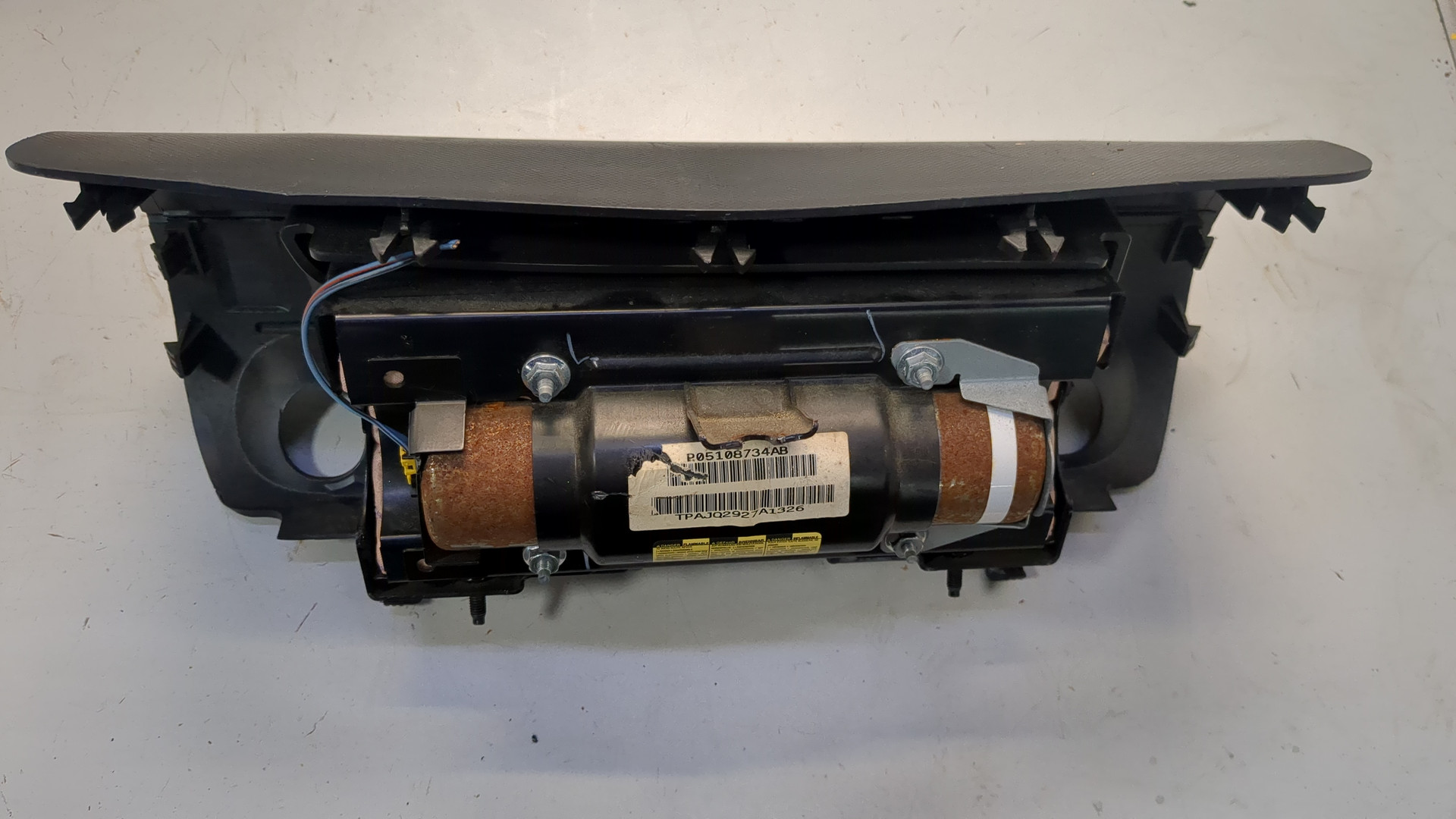 Подушка безопасности пассажирская (в торпедо)