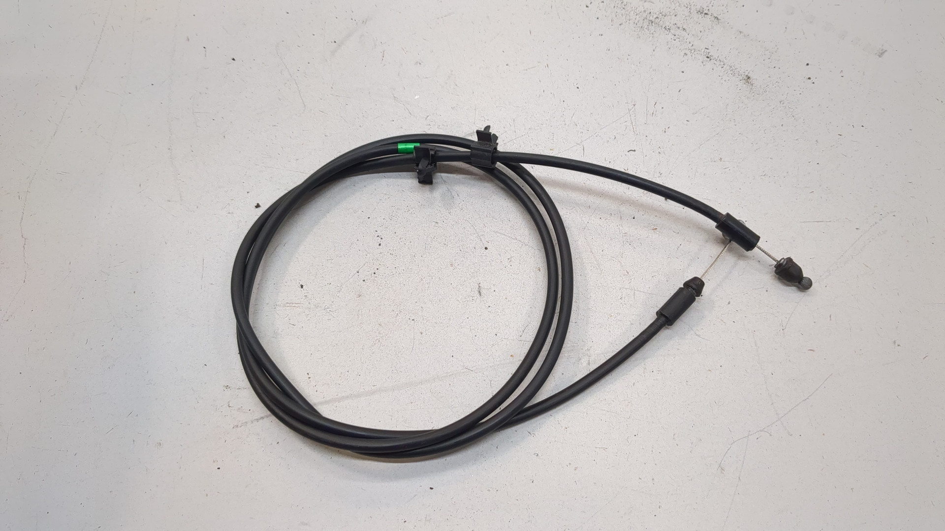 Трос открывания капота