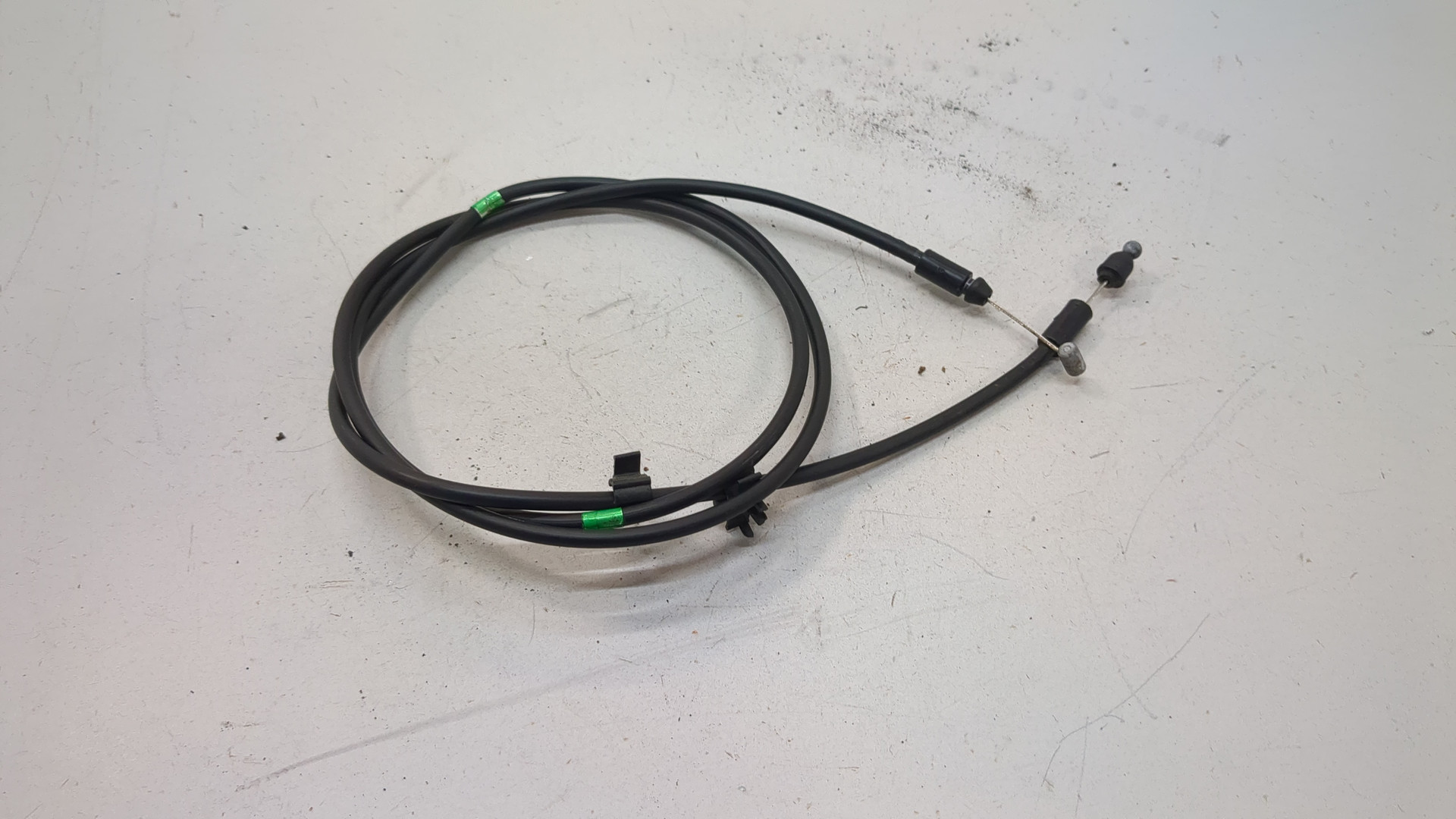 Трос открывания капота