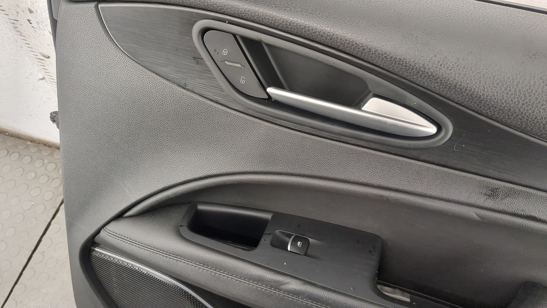 Дверь передняя правая