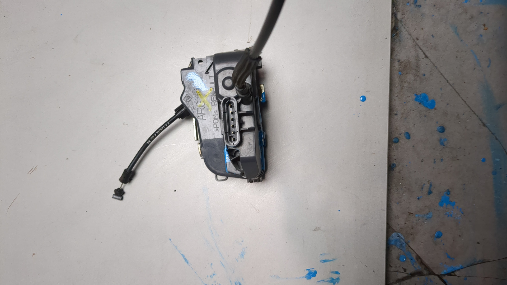 Замок двери задней левой