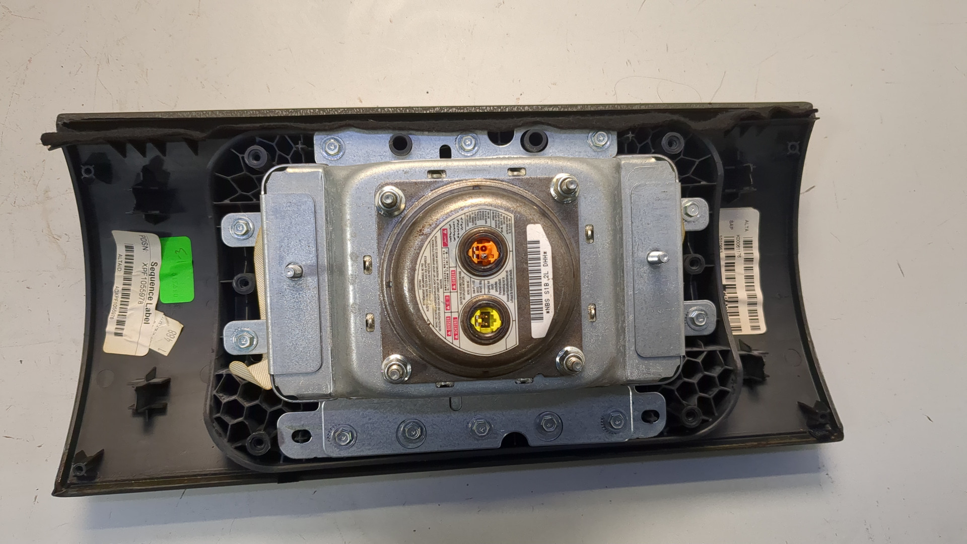 Подушка безопасности пассажирская (в торпедо)