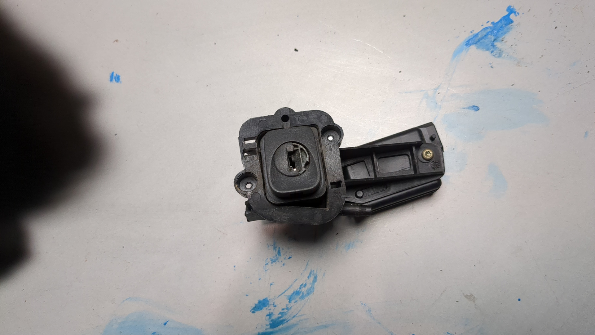 Активатор замка багажника