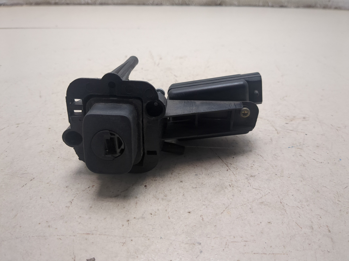 Активатор замка багажника