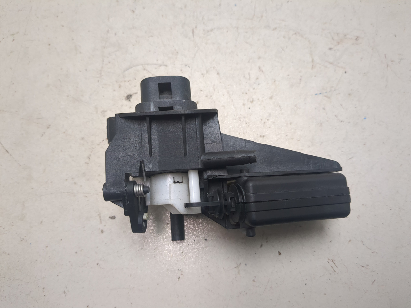 Активатор замка багажника