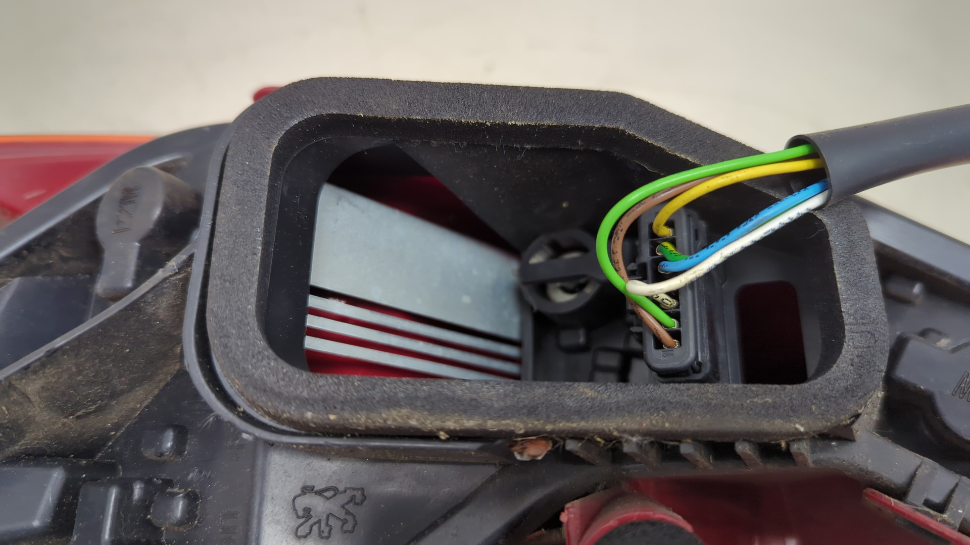 Фонарь задний левый