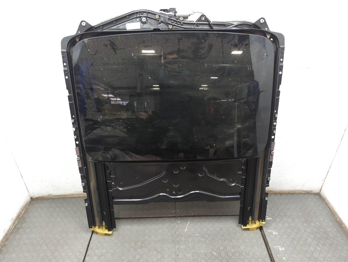 Люк в сборе электрический