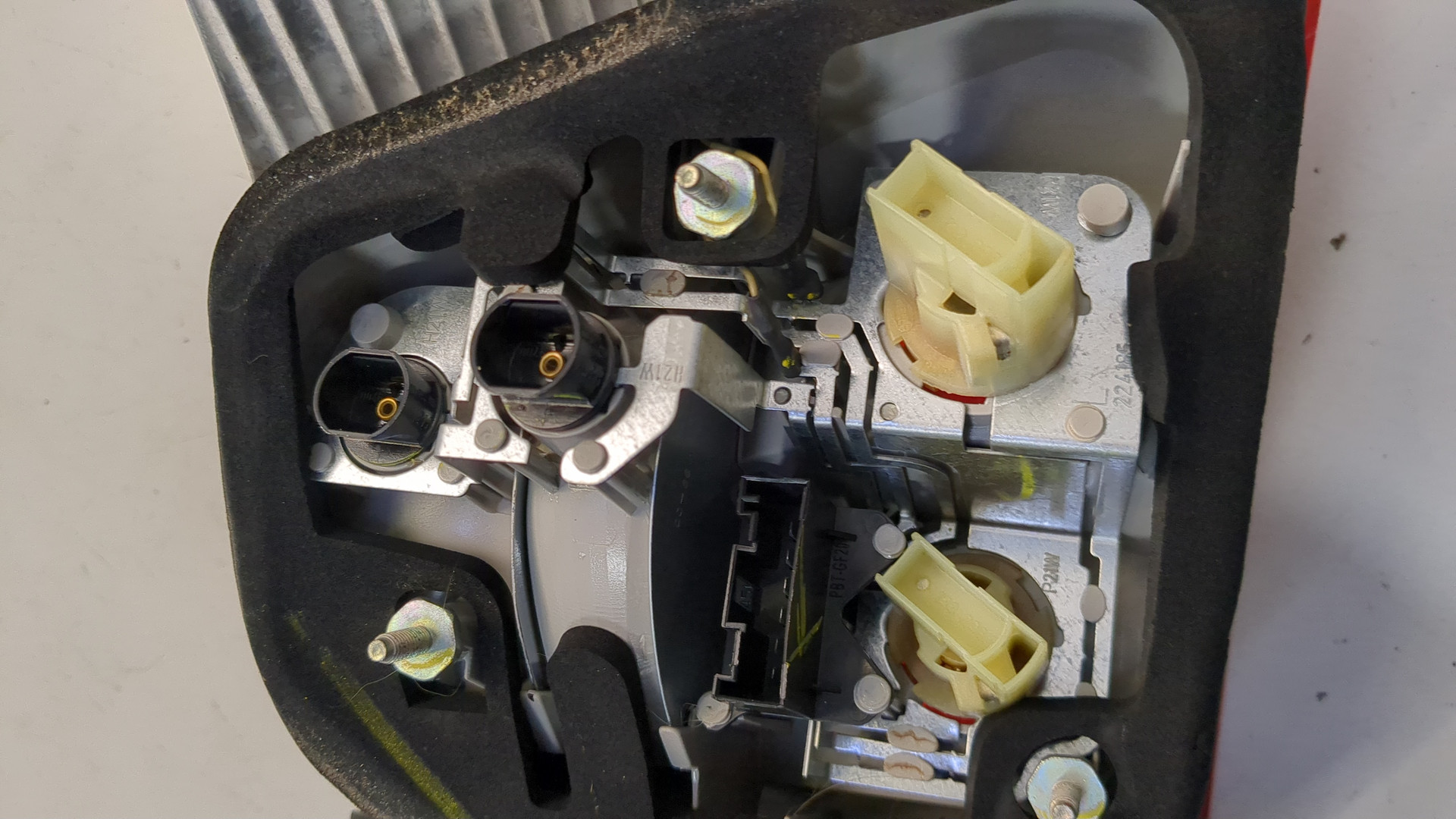 Фонарь задний левый