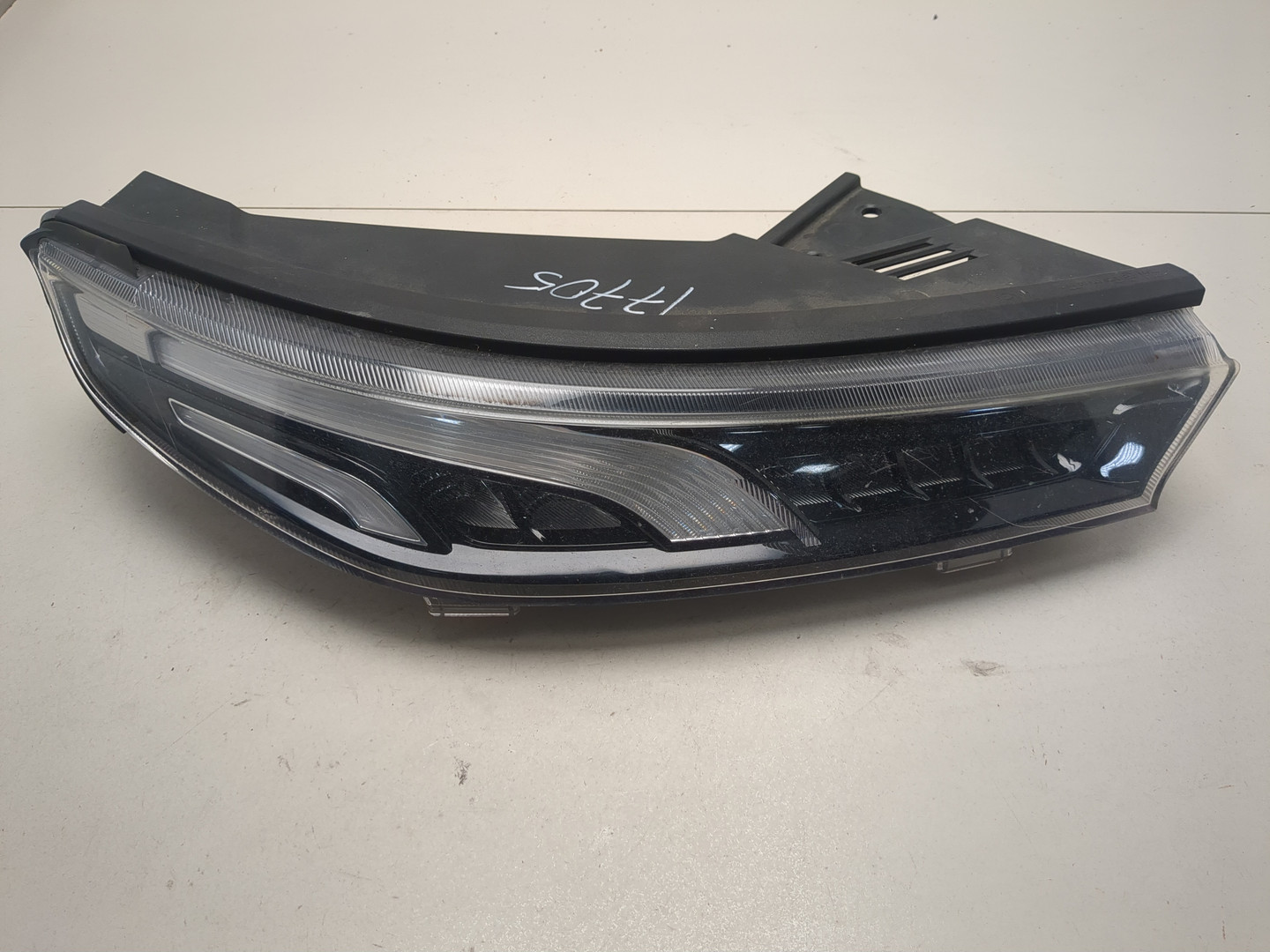 Фара дневного света правая (ходовые огни)