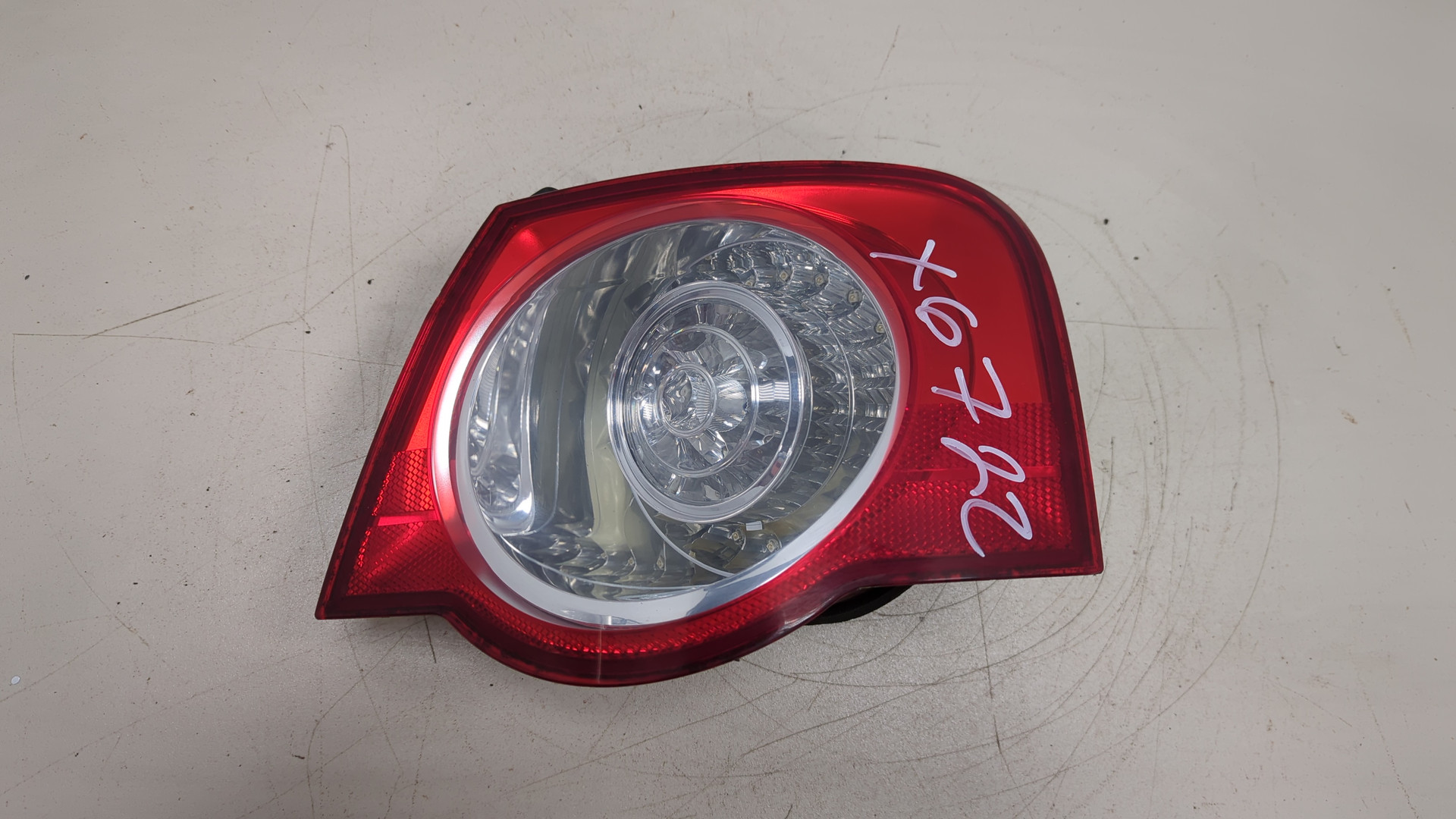 Фонарь задний правый