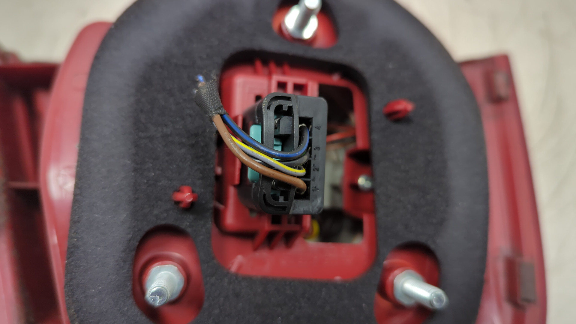 Фонарь задний правый