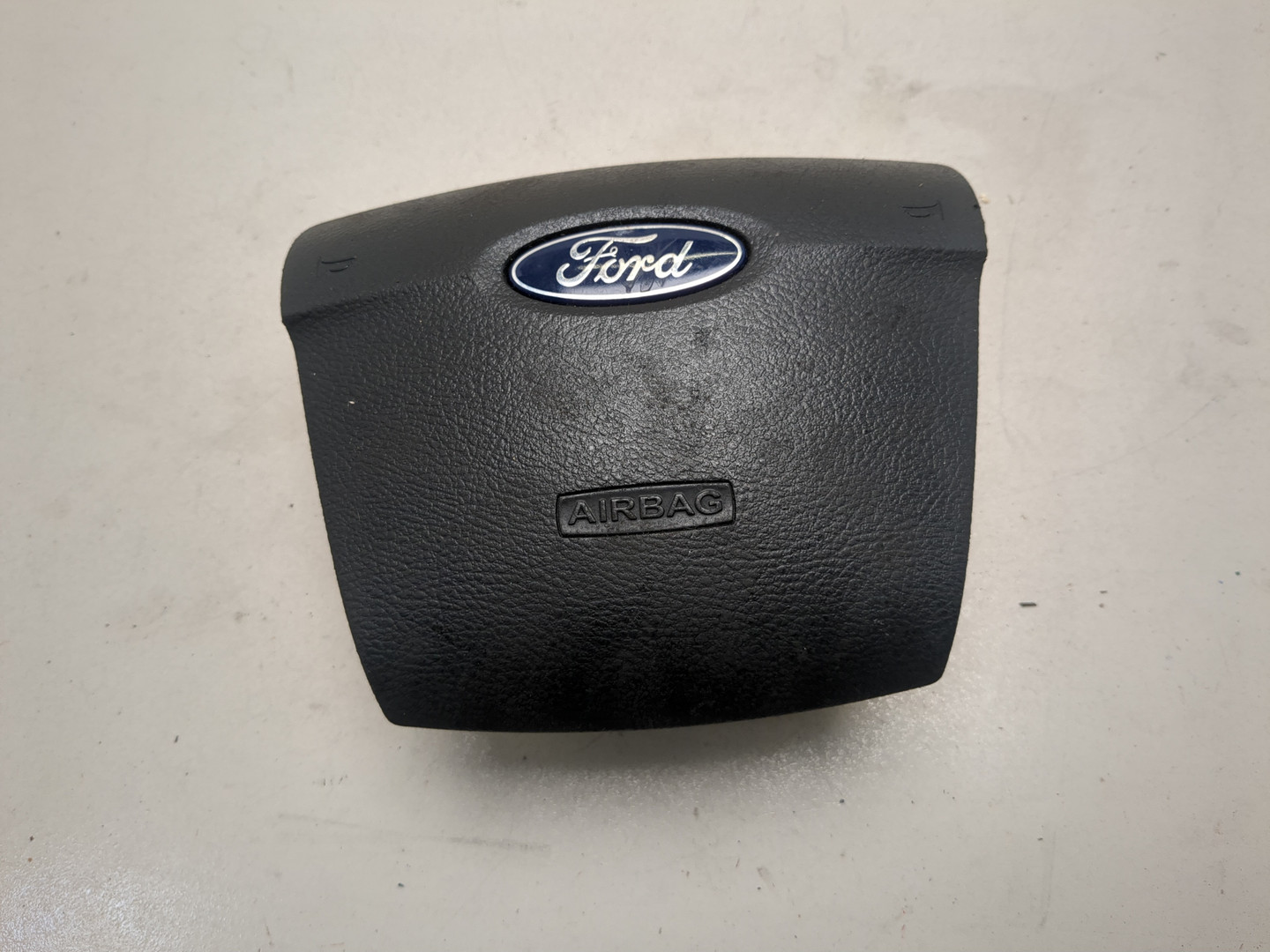 Подушка безопасности в рулевое колесо