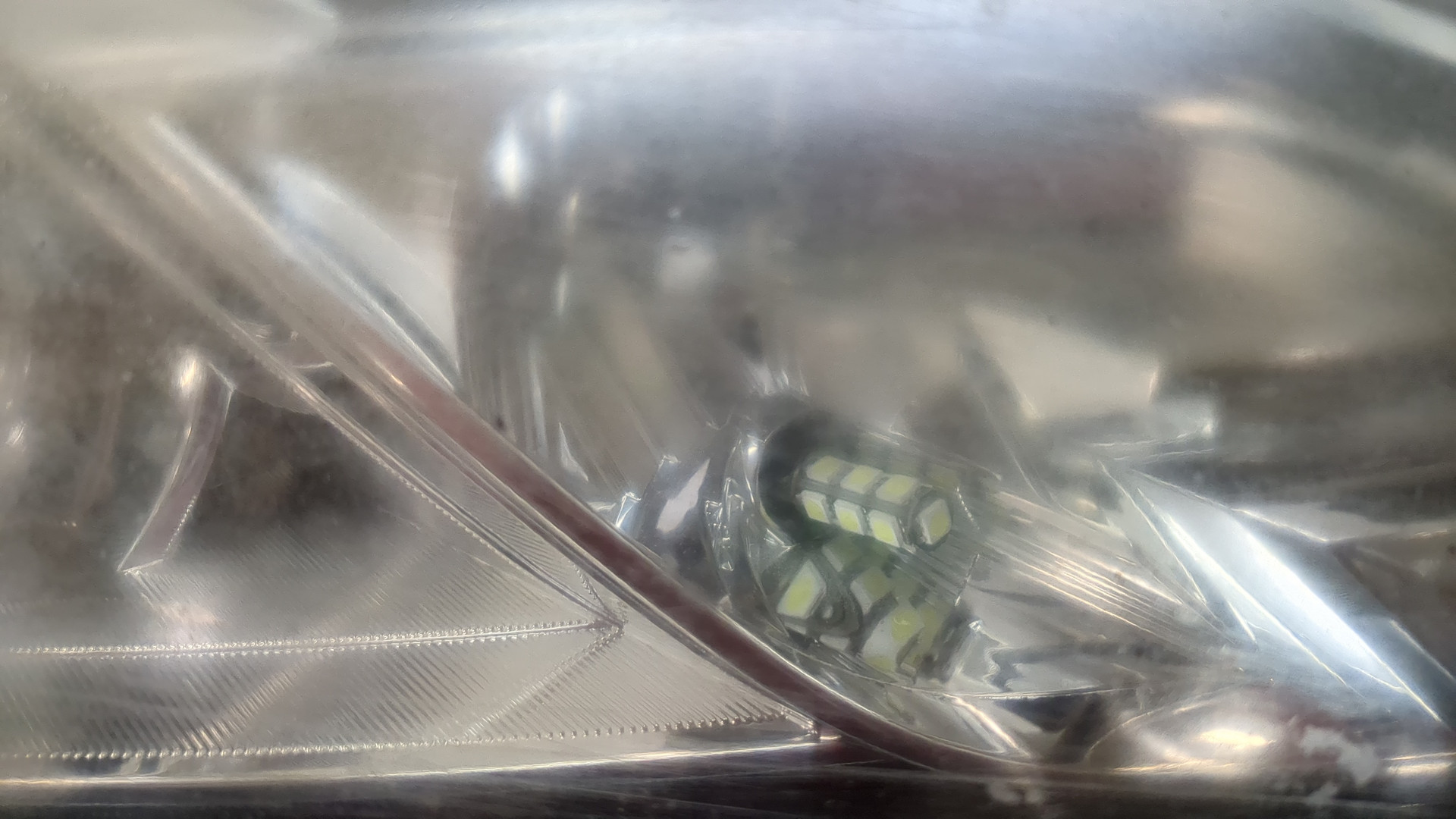 Фара правая