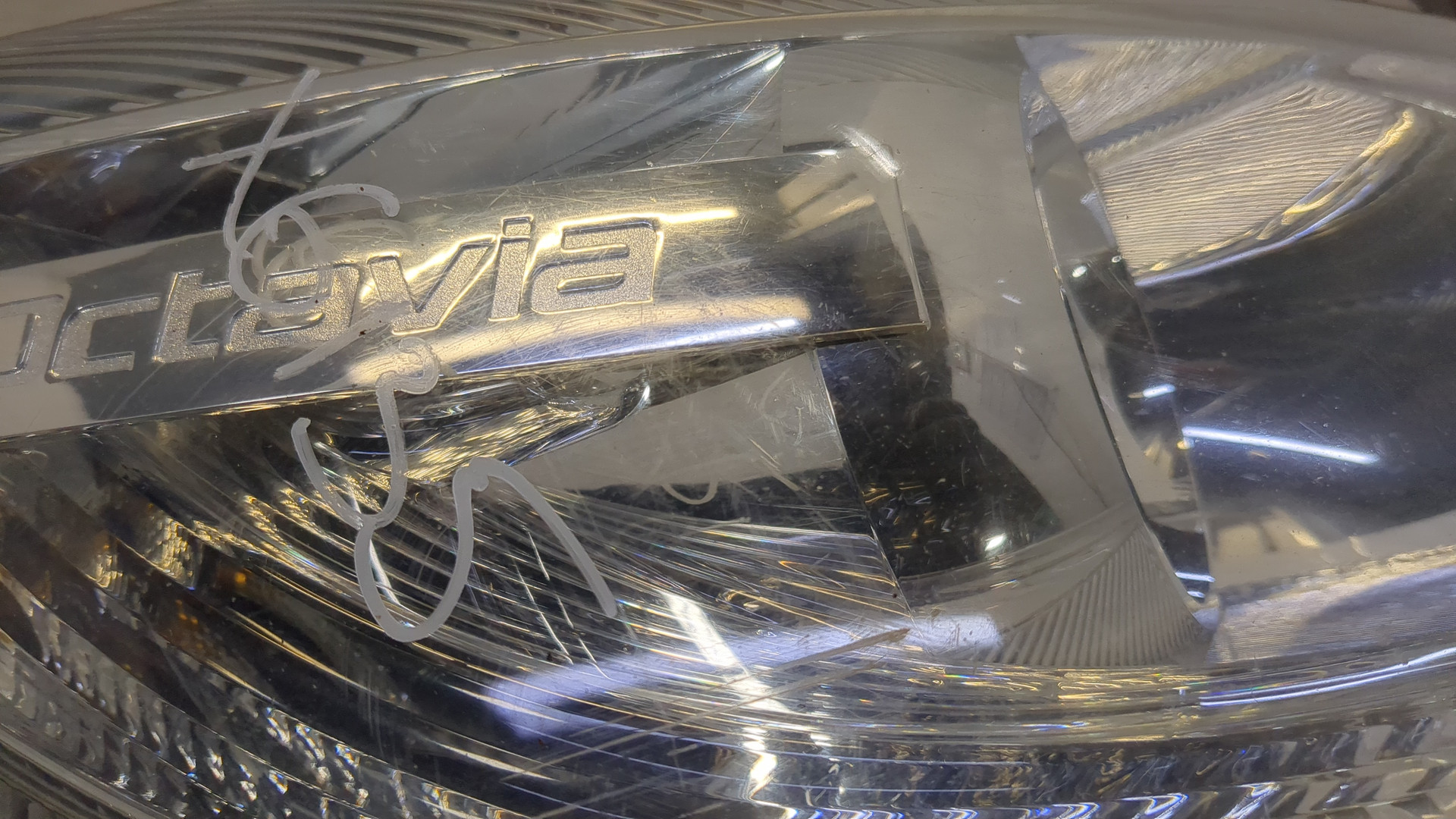 Фара правая