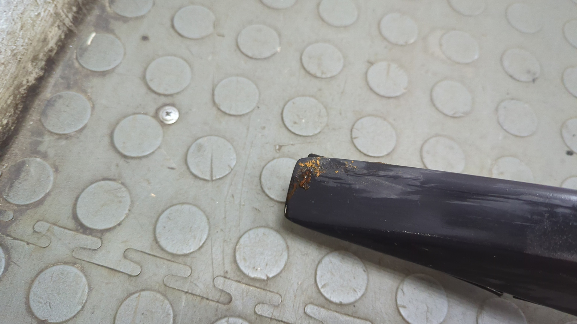 Рейлинг (релинг) левый (планка на крышу)