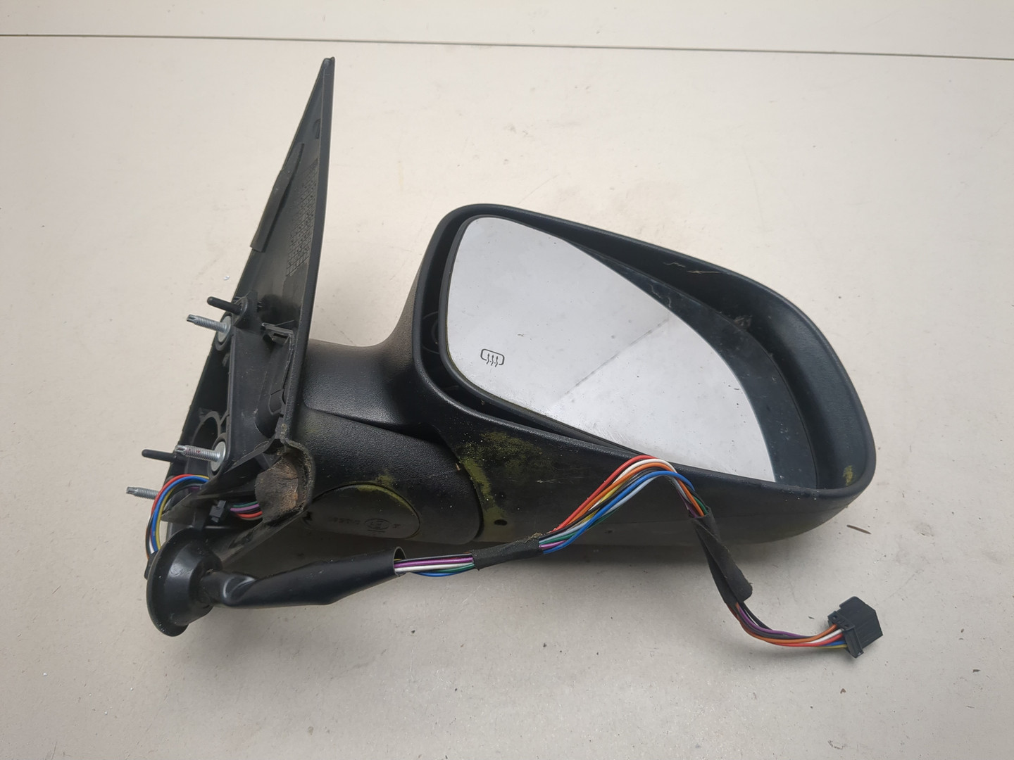 Зеркало правое электрическое