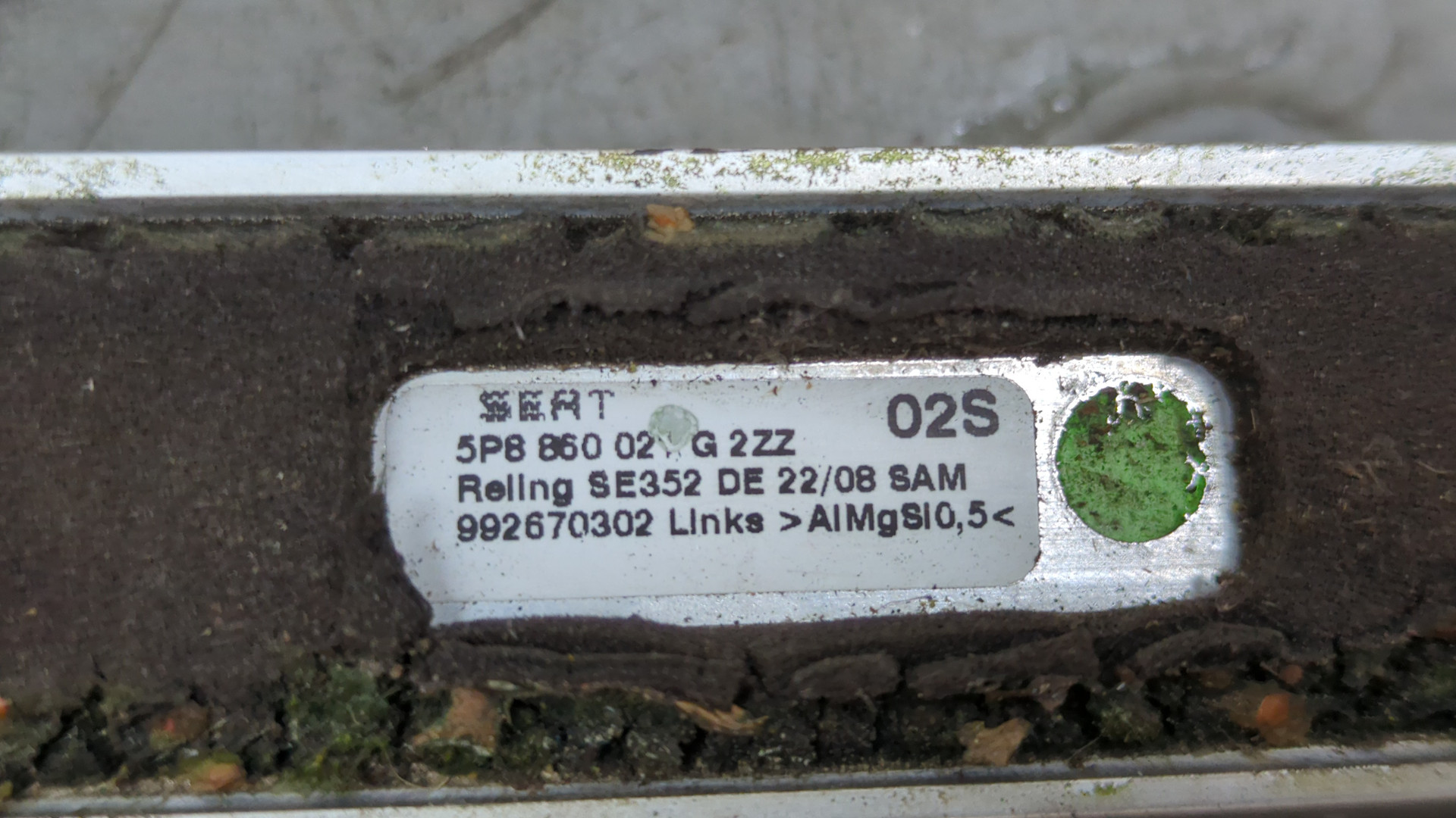 Рейлинг (релинг) левый (планка на крышу)