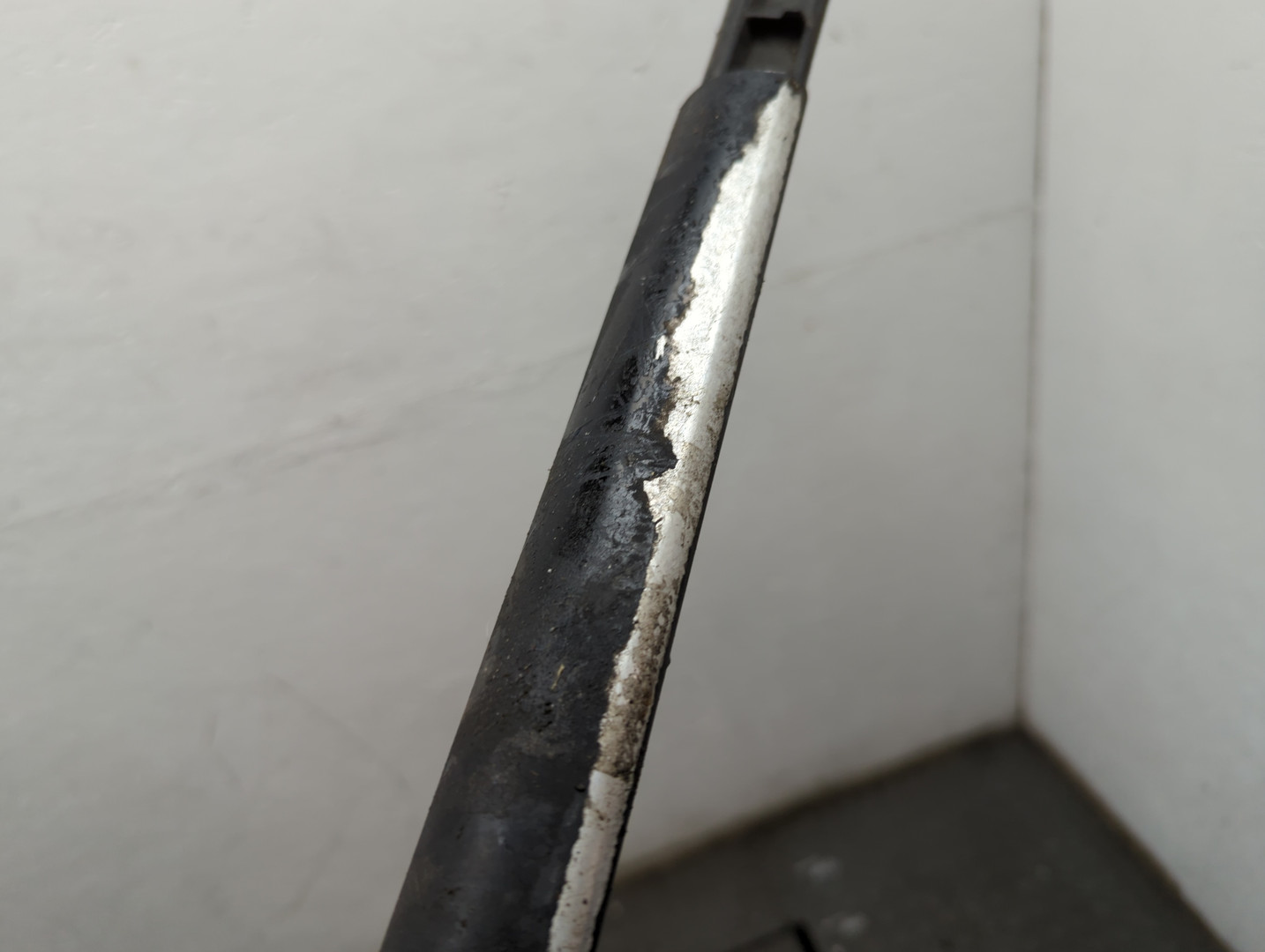 Рейлинг (релинг) левый (планка на крышу)