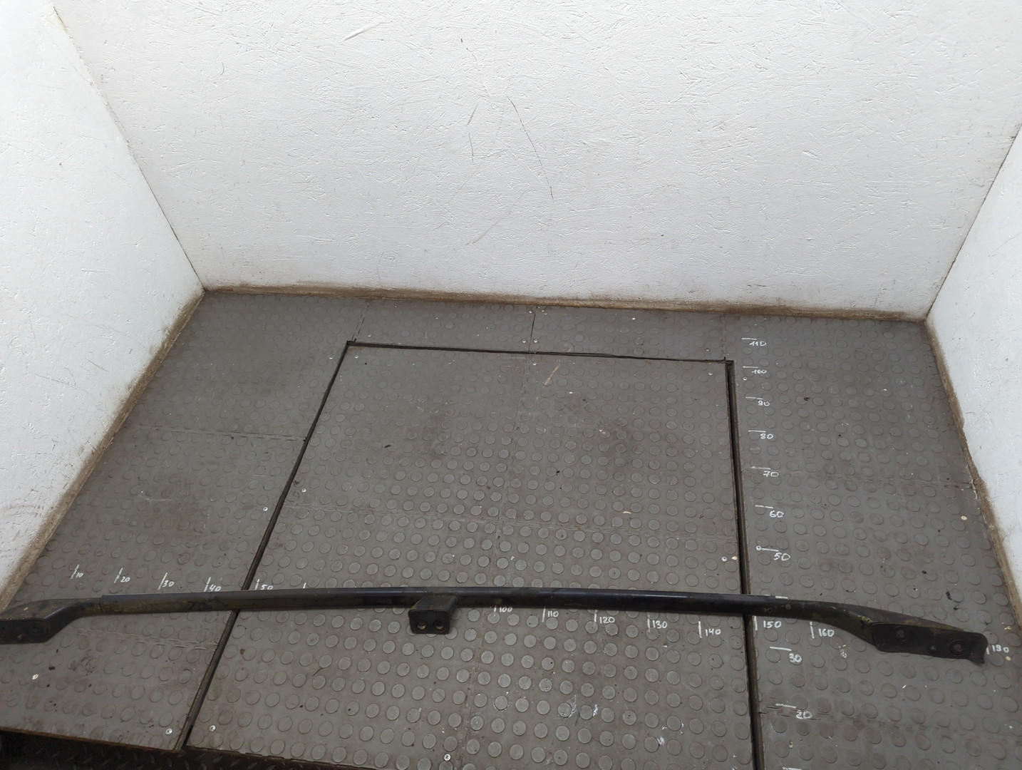 Рейлинг (релинг) левый (планка на крышу)