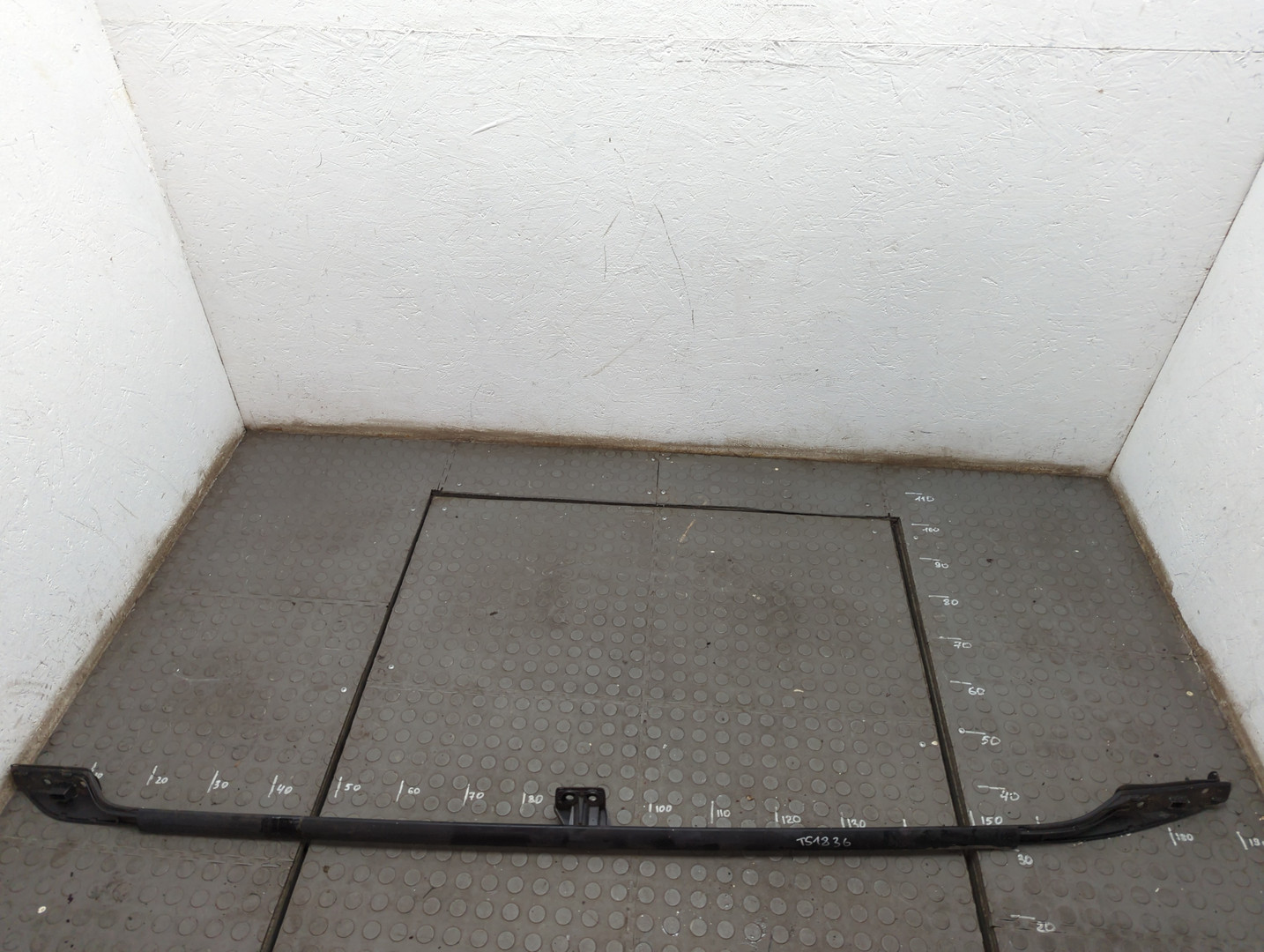 Рейлинг (релинг) левый (планка на крышу)