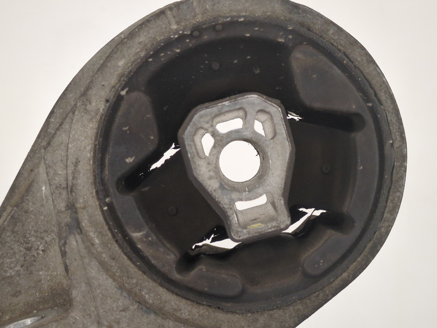 Опора двигателя