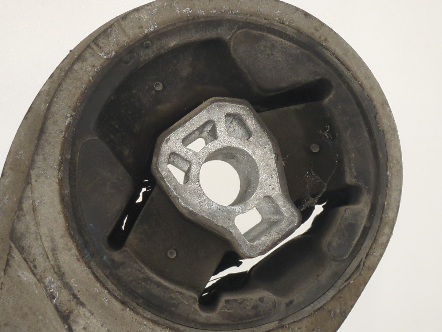 Опора двигателя