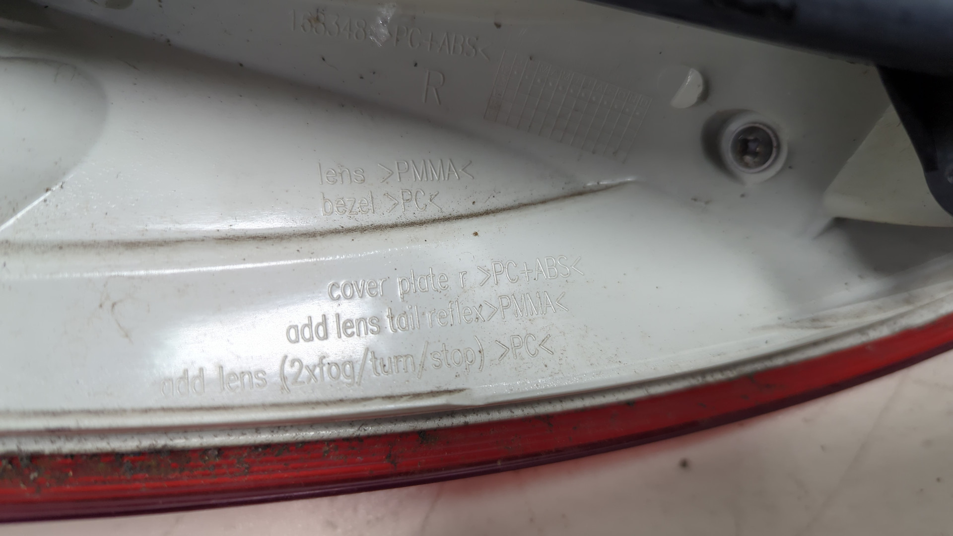 Фонарь задний правый