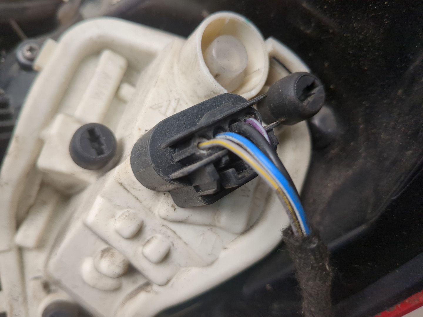 Фонарь задний левый