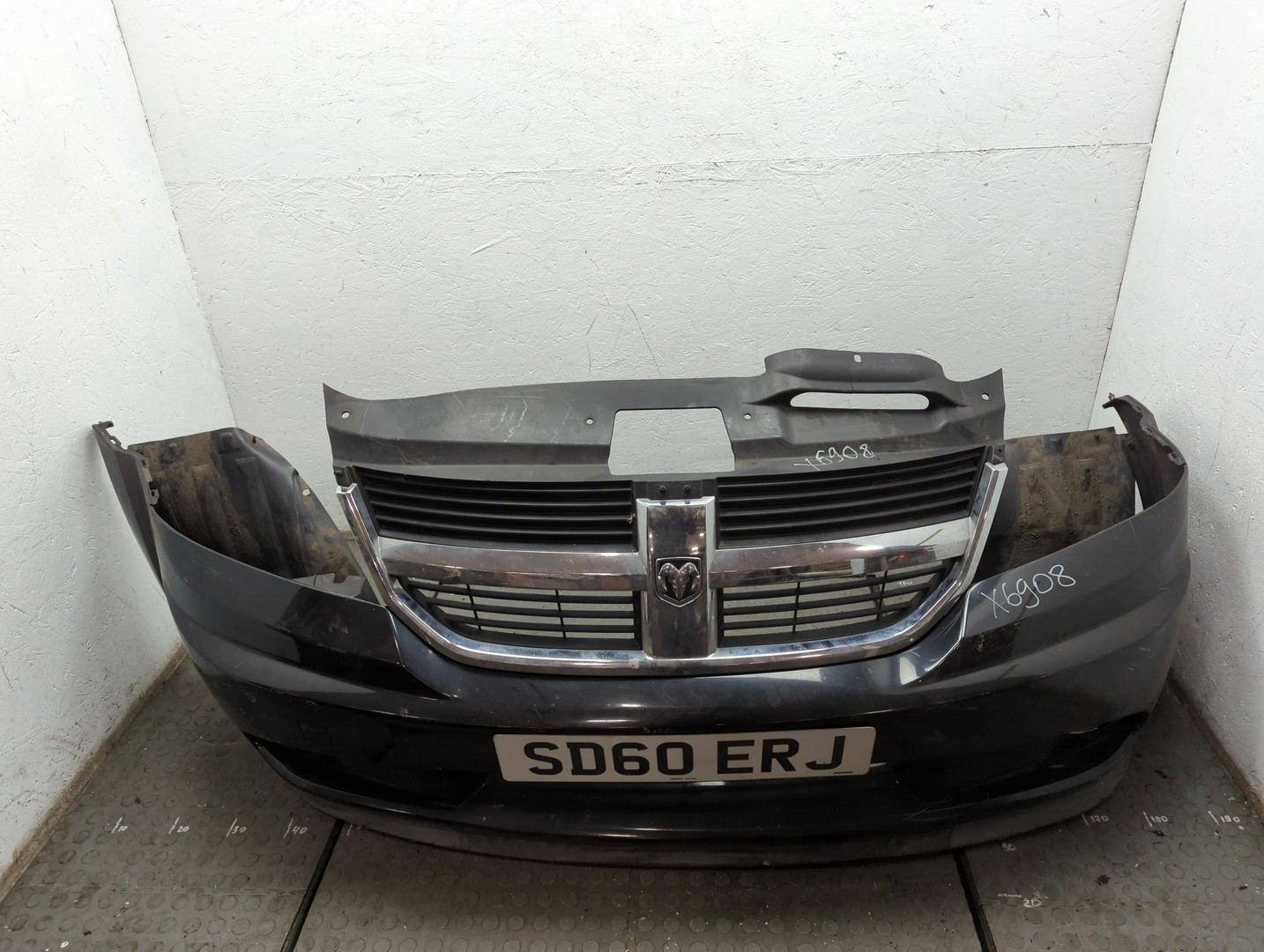 Бампер передний