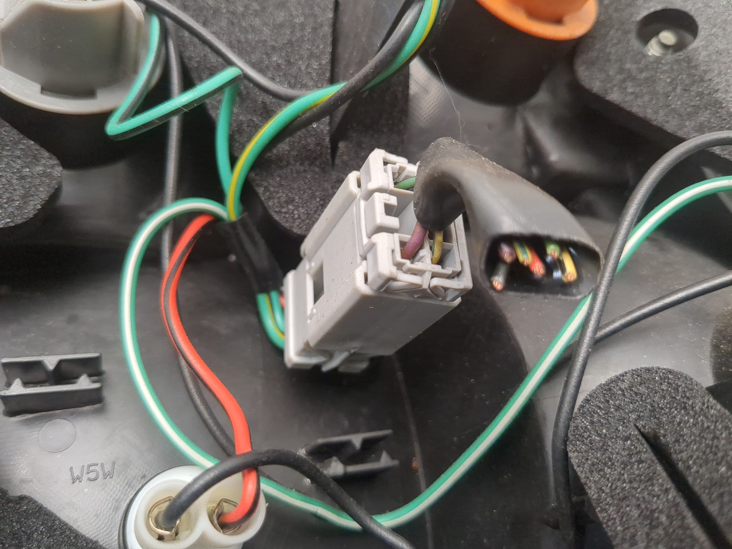 Фонарь задний левый