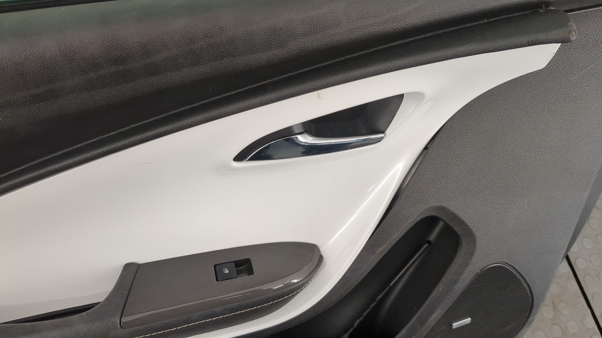 Дверь передняя левая