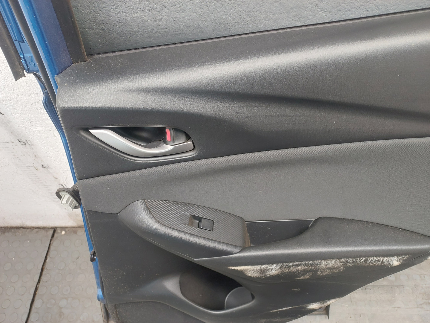 Дверь задняя правая