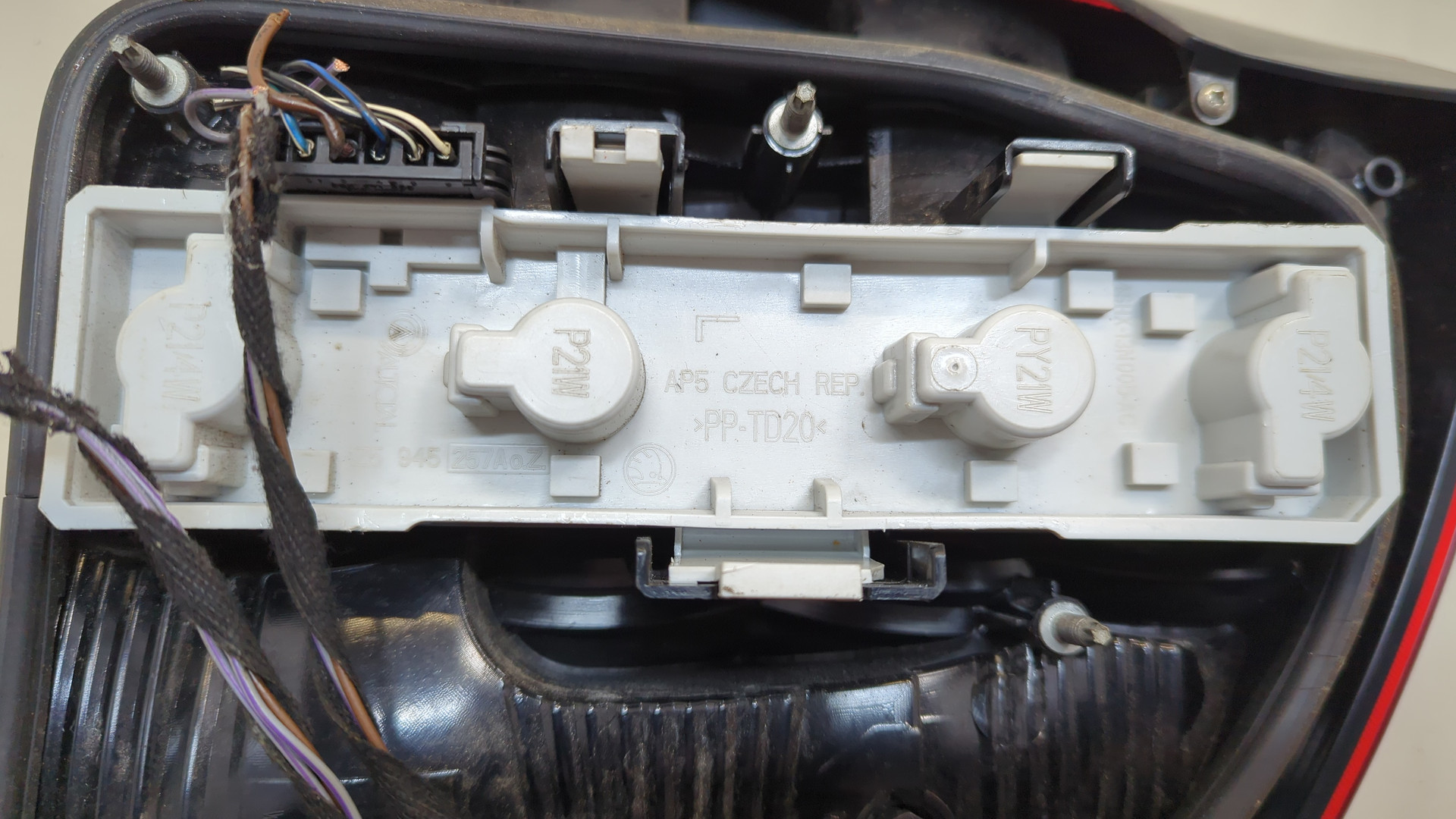 Фонарь задний левый