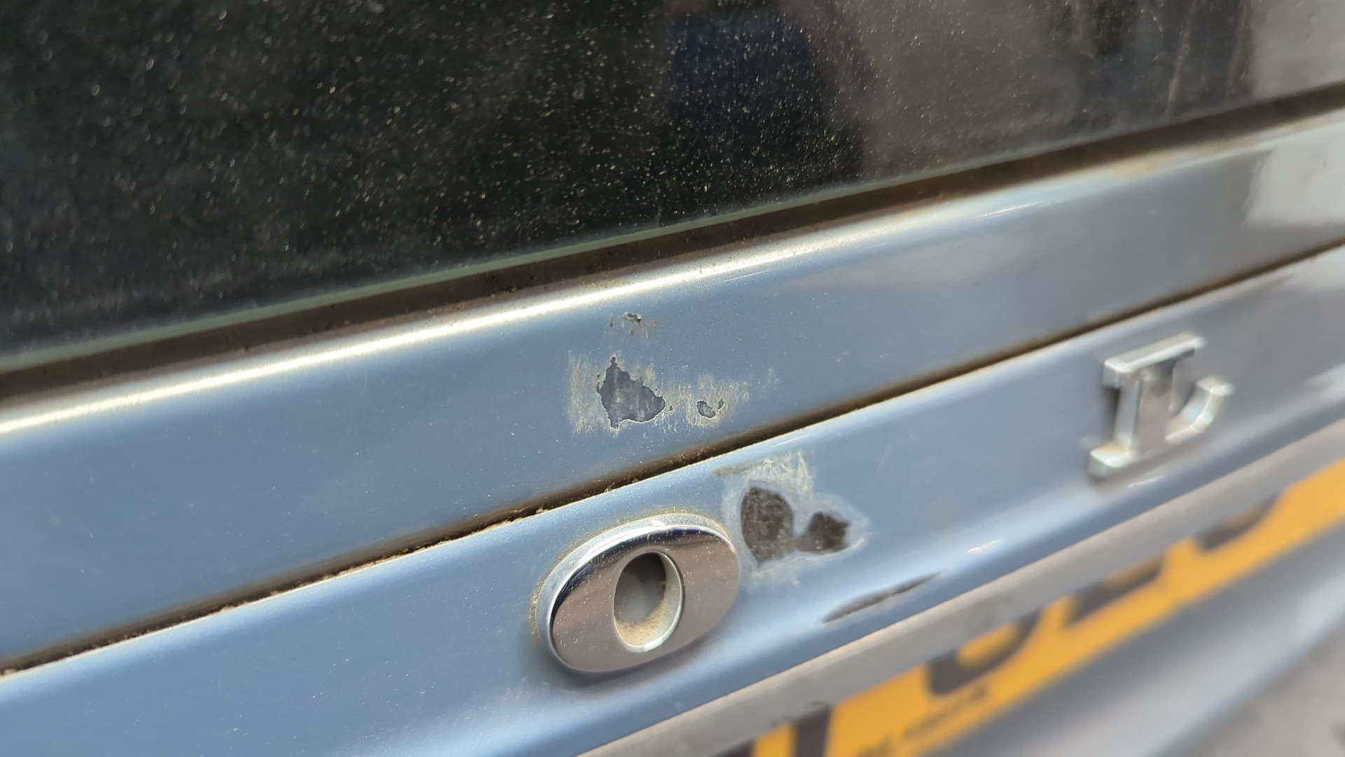 Дверь багажника